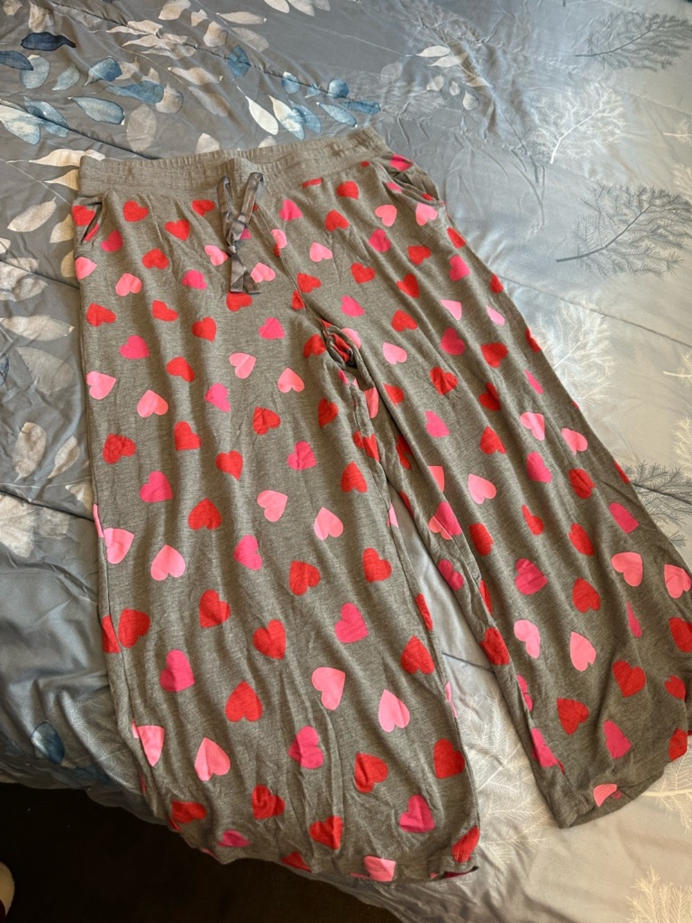 EUC Torrid Gray Pajama Bottoms w/Pink & Red Hearts Sz 3 wide leg - Picture 8 of 10
